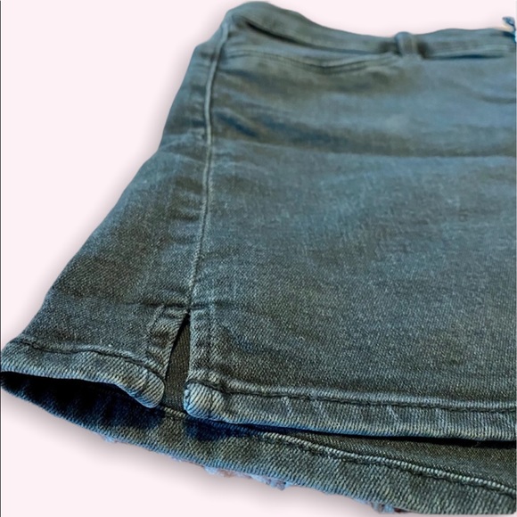 High-Waisted Black Denim Shorts - Picture 2 of 6